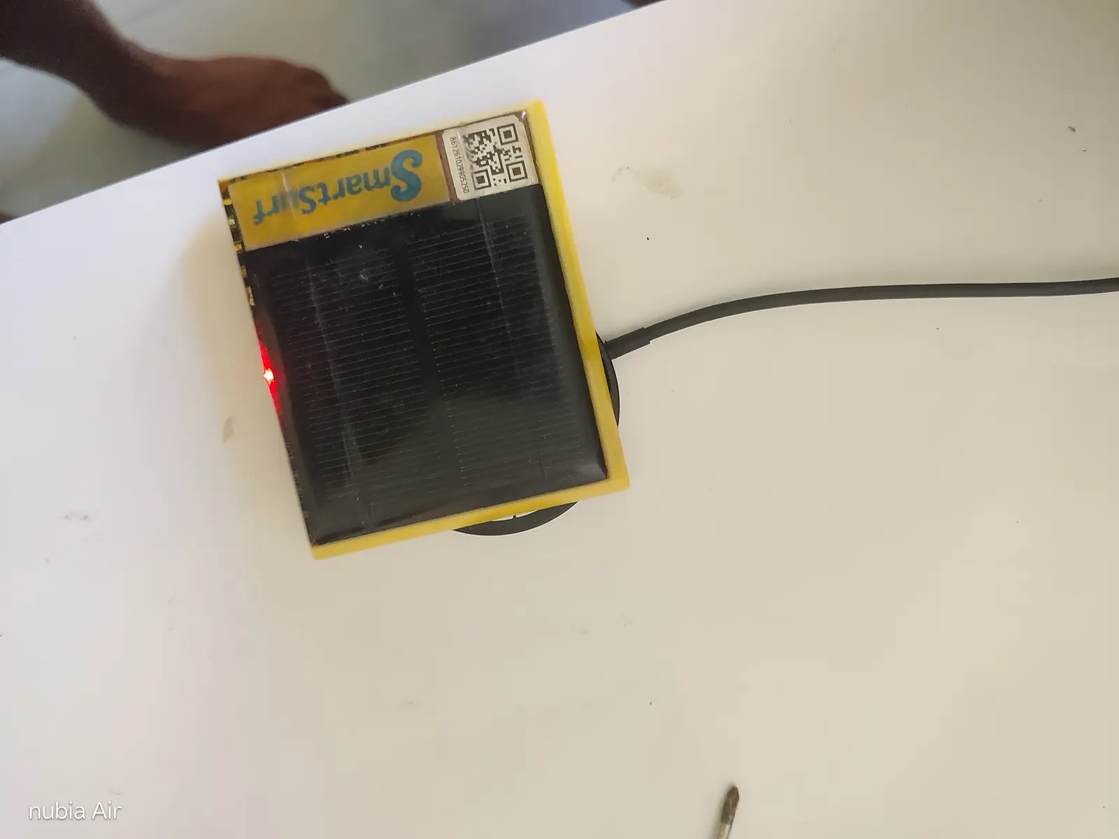 SmartSurf tracker wireless charging close-up
